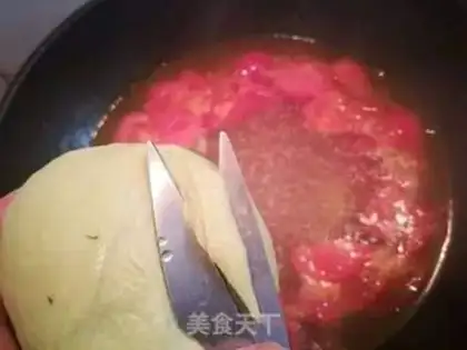 Make Potato egg soup, scissors step 3