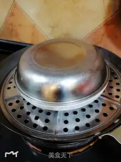 Make Fresh milk varnish eggs step 3