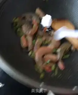 Make Sauce and shrimp congee step 8