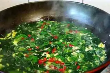 Make Spinach omelet soup step 8