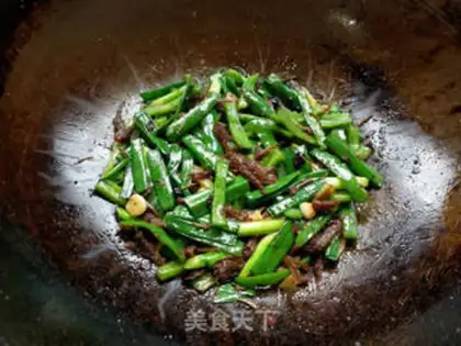 Make The beanfish fried with pepper and garlic step 5
