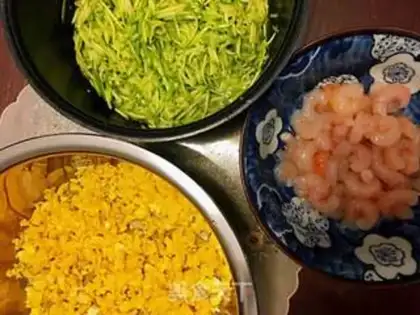 Make Crayfish egg dumplings step 3