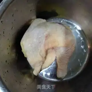 Make Scrambled eggs step 1