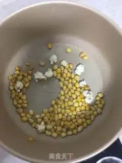Make Caramel popcorn step 1