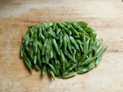 Make Scum of pork and beans step 0