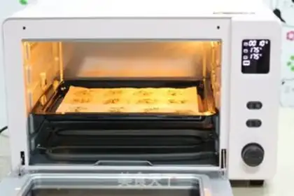 Make A meringue chip step 6