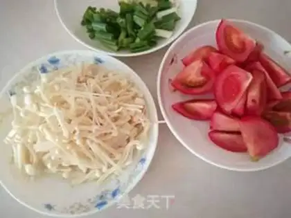 Make Tomato goldfish soup step 1
