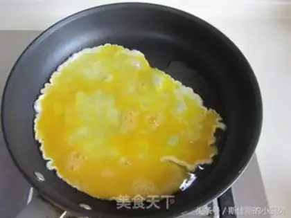 Make Tomato eggs and corn noodles step 3