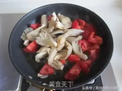 Make Tomato eggs and corn noodles step 5