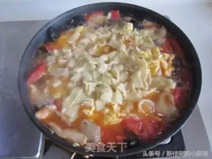 Make Tomato eggs and corn noodles step 11