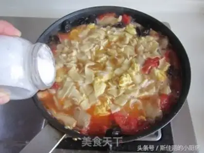 Make Tomato eggs and corn noodles step 12