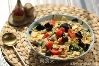 Make Tomato eggs and corn noodles step 14