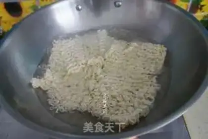 Make Tomato-shrimp cornbone step 3
