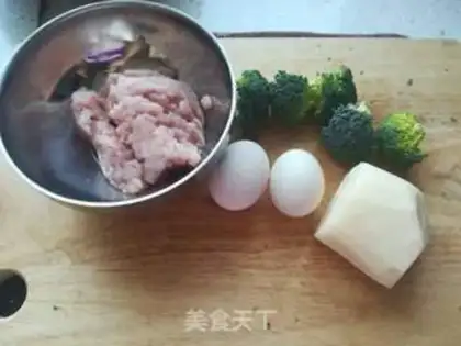 Make The eggplant juice and meatballs step 0
