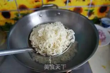 Make Tomato-shrimp cornbone step 4
