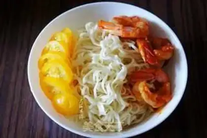 Make Tomato-shrimp cornbone step 8