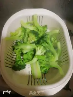 Make Cracker meat and broccoli step 2