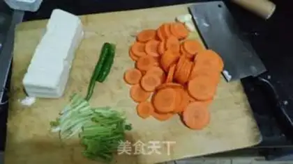 Make Carrot tofu soup step 0