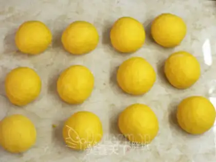Make Pumpkin rolls step 8