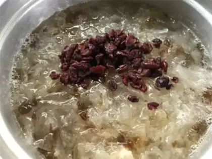 Make Cranberry berries and silver spoons step 5