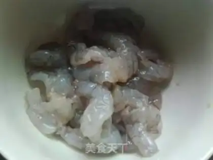 Make HOW TO MAKE A Q-BALL SHRIMP SLIP step 1