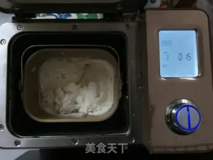 Make Meat-crawling bread step 1