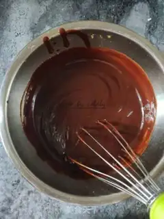 Make Melvin chocolate cake step 6