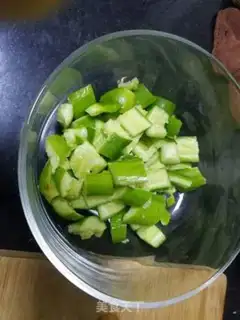 Make Little cucumber platter chicken wings step 0