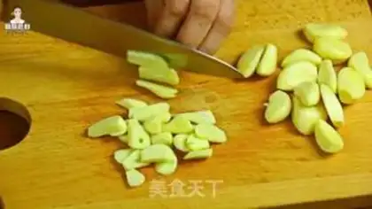 Make Garlic broccoli step 1