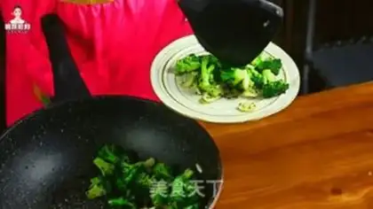 Make Garlic broccoli step 6