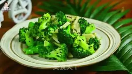 Make Garlic broccoli step 7
