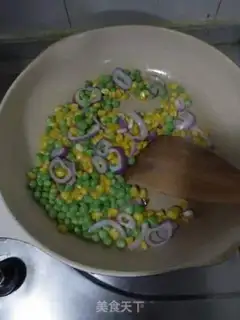 Make Seafood pizza step 4