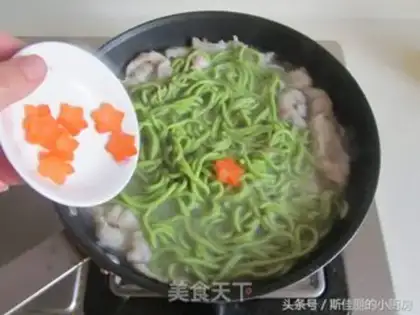 Make Fish spinach noodles step 12