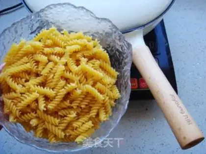 Make Tomato sauce Spiral pasta step 1