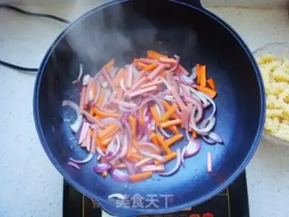 Make Tomato sauce Spiral pasta step 4