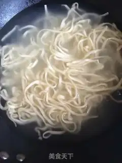Make Green bean sprouts, noodles step 0