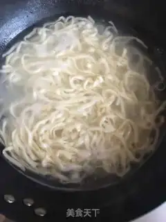 Make Green bean sprouts, noodles step 1