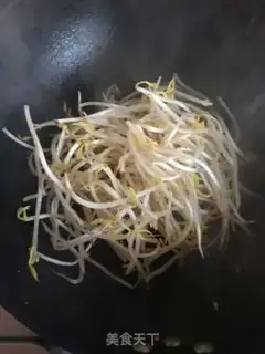 Make Green bean sprouts, noodles step 4