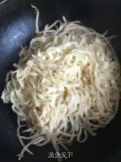 Make Green bean sprouts, noodles step 6