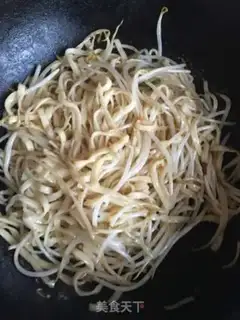 Make Green bean sprouts, noodles step 7