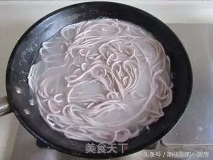 Make Pippi sauce noodles step 3