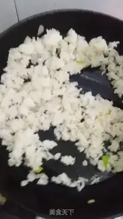 Make Pepper onion egg fried rice step 4