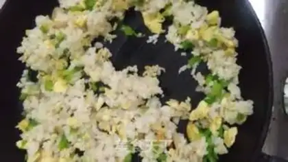 Make Pepper onion egg fried rice step 5