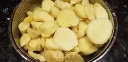 Make Pig-foot ginger vinegar step 1