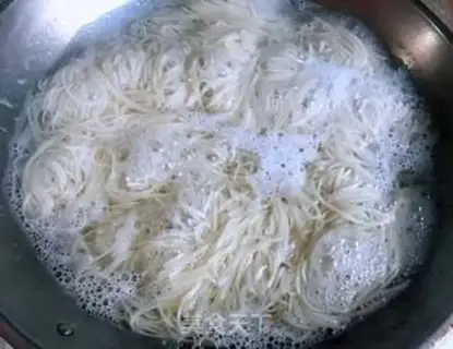 Make Shrimp and soy noodles step 1