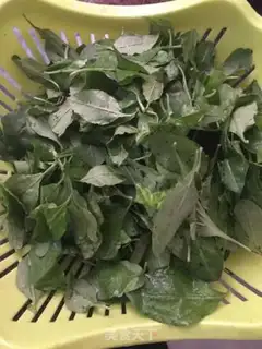 Make Pork liver, scrawny leaves soup step 0