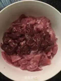 Make Pork liver, scrawny leaves soup step 1