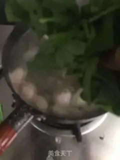 Make Pork liver, scrawny leaves soup step 4