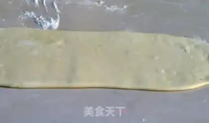 Make Double-coloured spiral roll step 2