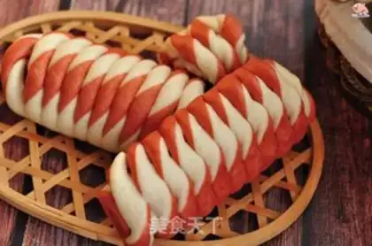 Make Double-coloured spiral roll step 14